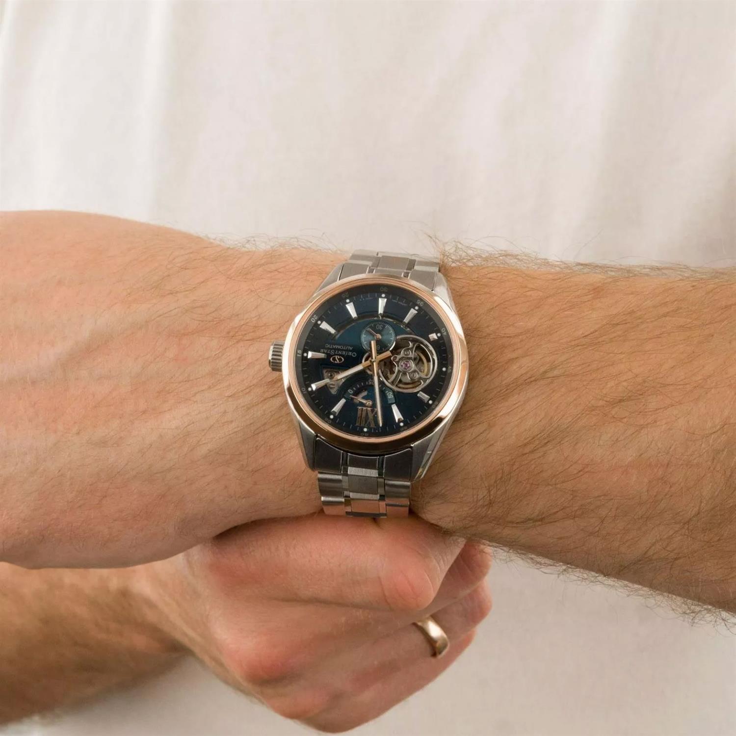 ساعت مچی مردانه اورینت RE-AV0120L00B