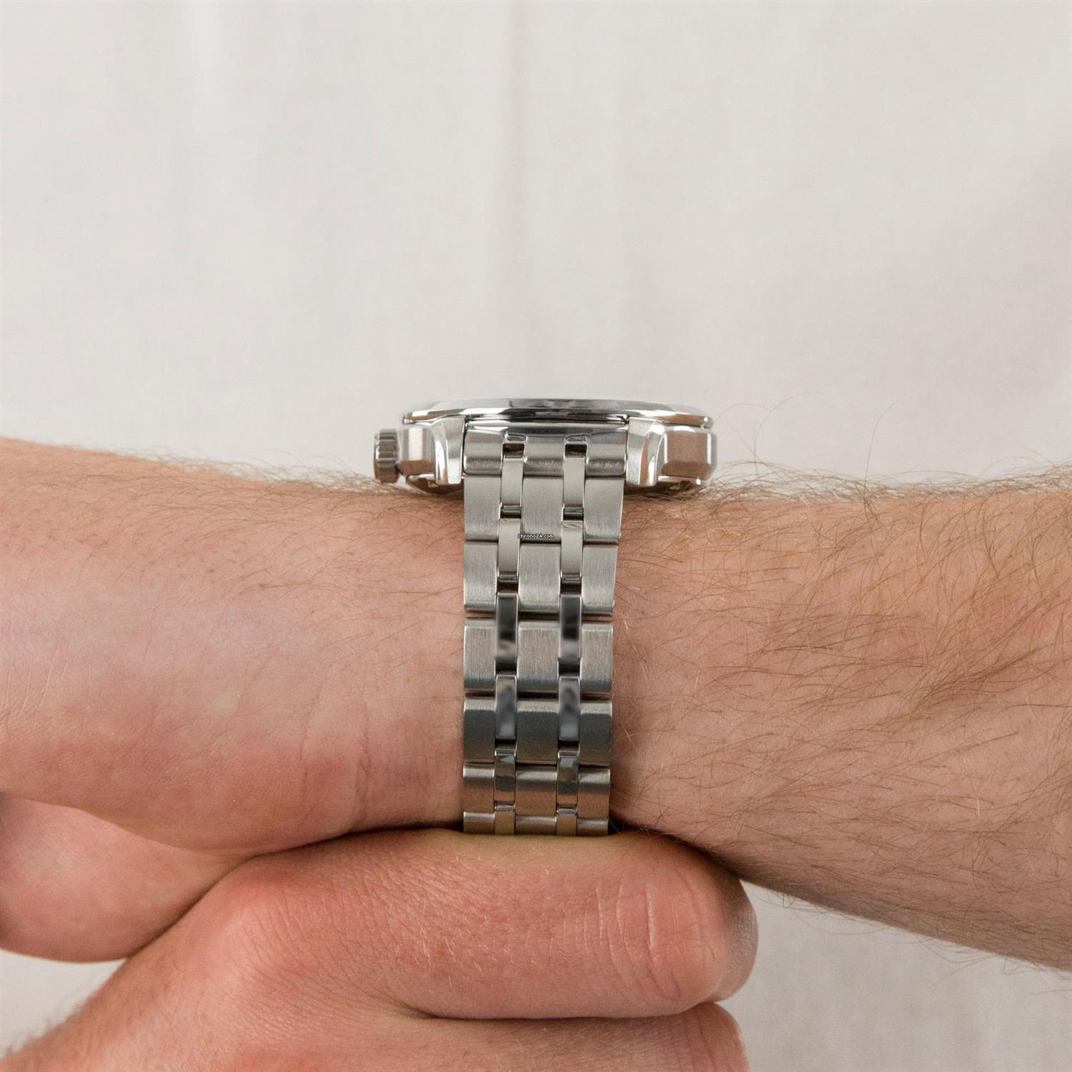 ساعت مچی مردانه اورینت RE-AV0B02Y00B